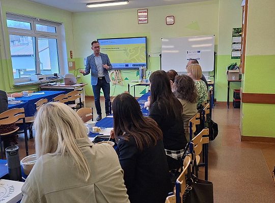 Szkolenia terenowe: Pułapki perfekcjonizmu i lęku przed porażką. Jak poprzez rozwój komunikacji zwiększyć skuteczność pracy nauczyciela i wspierać rozwój zawodowy?