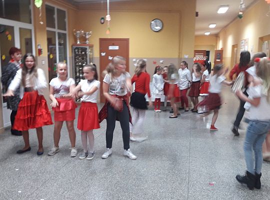 Niepodległa w Szkole Podstawowej w Łebuni