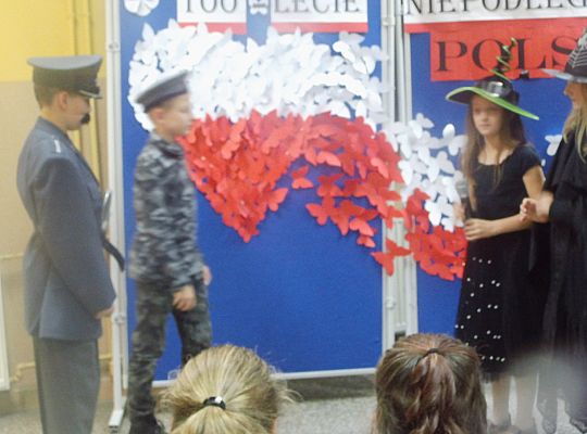 Niepodległa w Szkole Podstawowej w Łebuni