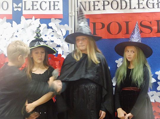 Niepodległa w Szkole Podstawowej w Łebuni