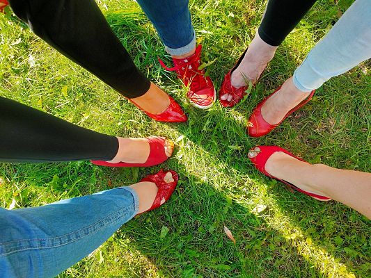 DZIEŃ CZERWONYCH SZPILEK