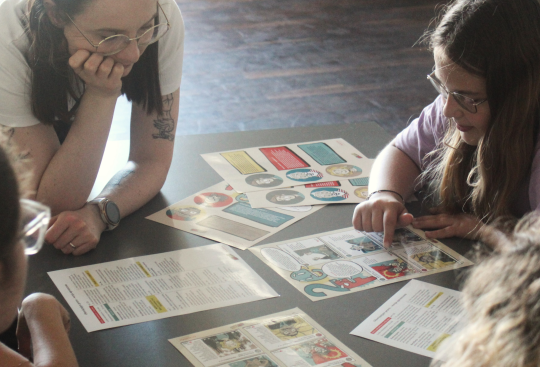 Grafika Jak wspierać dobrostan uczniów z doświadczeniem migracji? Rekomendacje CEO i IRC Polska